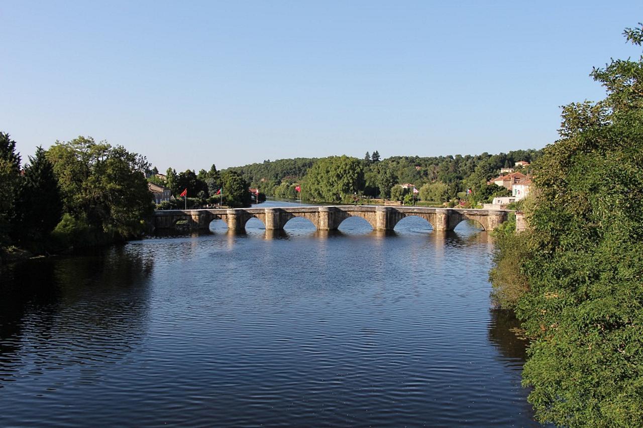 13 Bees Bed & Breakfast Confolens Bagian luar foto